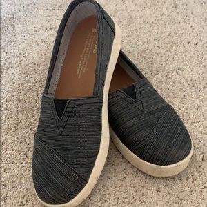 Toms black Avalon slip on.